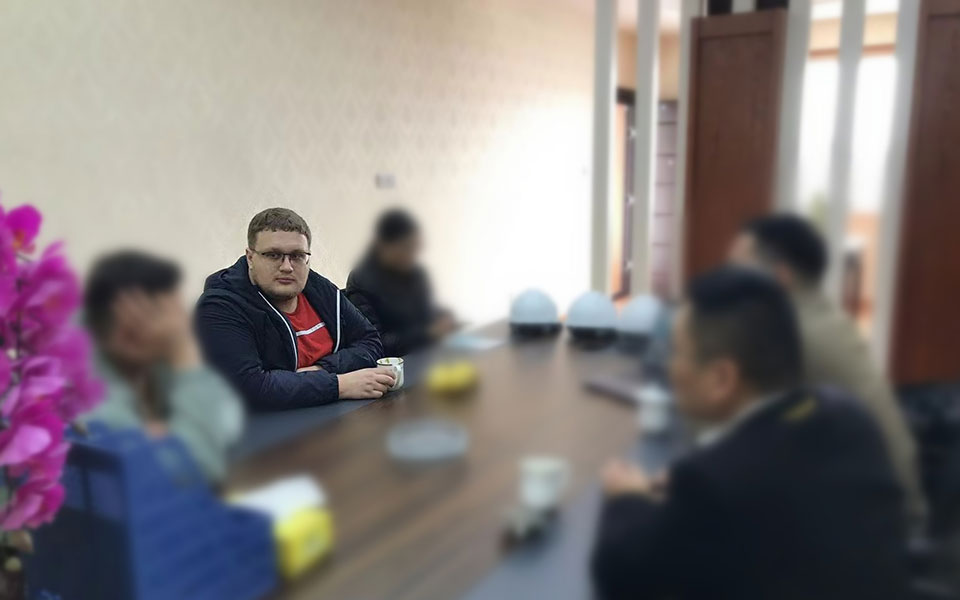 Russian-Customers-visitada-nuestra empresa y expresa satisfacci&oacute;n con products33